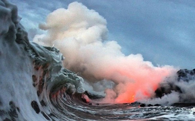 Τα φλεγόμενα κύματα της Χαβάης Amzingkuma1