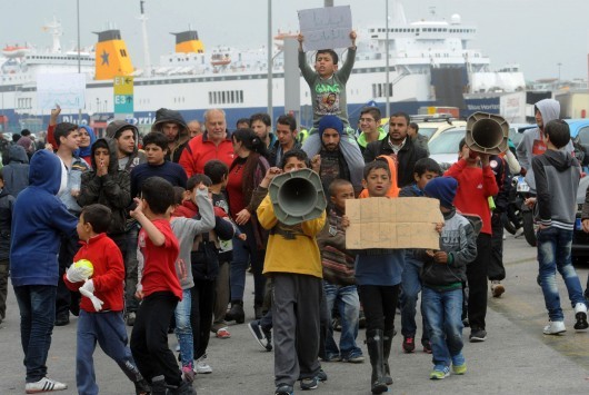Ανατροπή στον Πειραιά! Πρόσφυγες θέλουν να επιστρέψουν στις χώρες τους μετά το μακελειό στις Βρυξέλλες Peiraias_530_355