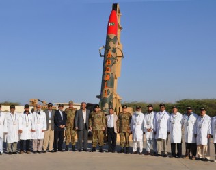 Armée Pakistanaise / Pakistani Armed Forces (PAF) - Page 21 Pakistan-Tests-Hatf-II-Abdali-Short-Range-Surface-to-Surface-Ballistic-Missile-316x248