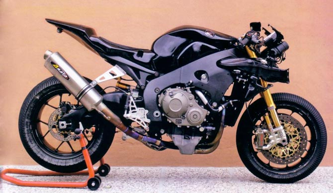 quel échappement pour faire route et piste ??? New-tech-racing-scarico-arata-montato-su-CBR-1000-RR-08_m