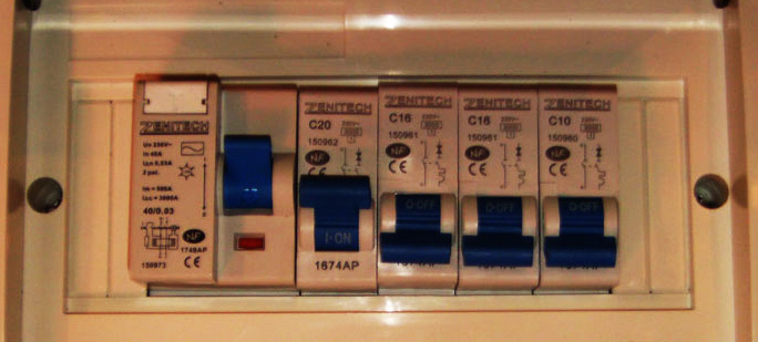 QUELQUES IDÉES DE PROTECTION CONTRE LES ONDES ÉLECTROMAGNÉTIQUES Caravane_cage_Faraday_tableau_biorupteurs