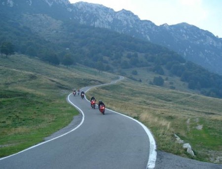 le strade più alte d'Europa  (by True Riders) Moto_Strade