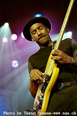 Amis Bassistes !! The MASTER is coming ! Marcus%20Miller%20MX%20C1