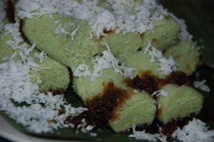 Ini Kue-kue Tradisional yang Populer di Sulawesi Kue-putu-300x200