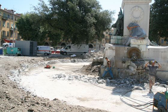 Dbut des travaux de dplacement de la statue de Garibaldi _00-aa-29-garibaldi