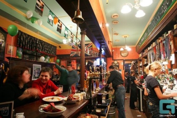 SAINT PETERSBURG: NIGHTLIFE AND CLUBS Vita-notturna-San-Pietroburgo-The-Office-Pub-580x387