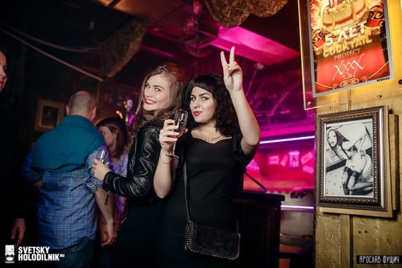 SAINT PETERSBURG: NIGHTLIFE AND CLUBS Vita-notturna-San-Pietroburgo-XXXX-Club-ragazze-russe-580x387