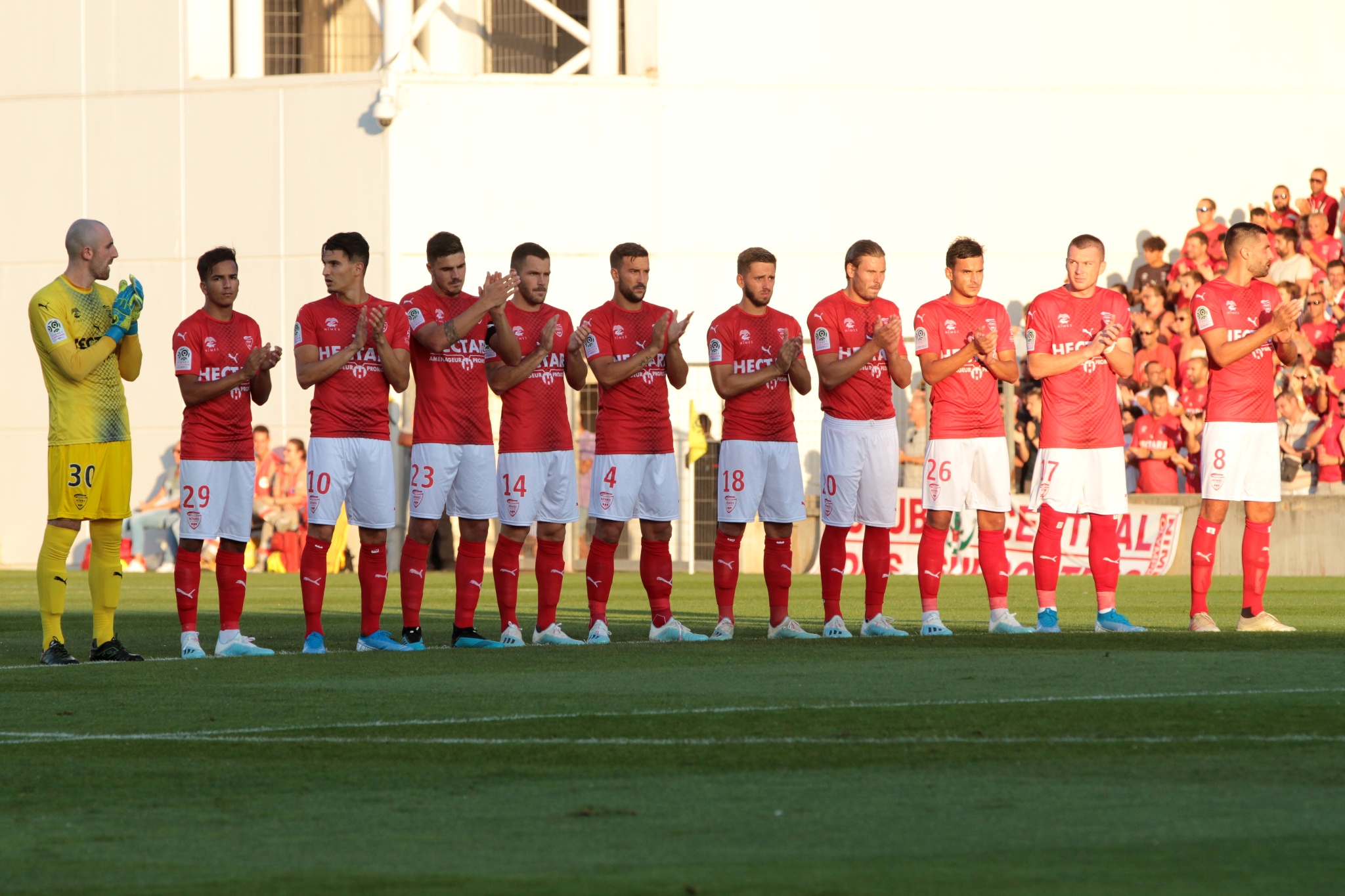 Ligue 1 - Saison 2019-2020 - 2e journée - Nîmes Olympique / OGC Nice  - Page 2 3649-MinuteApplaudissement