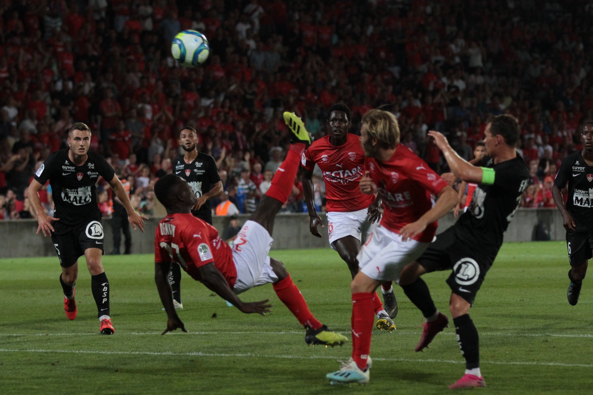   Ligue 1 - Saison 2019-2020 - 4e journée - Nîmes Olympique / Stade Brestois 29  - Page 3 5408-Denkey