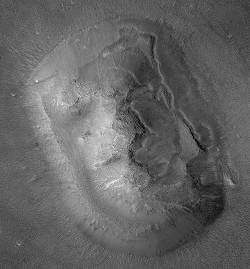 Mars, les dunes de sables bougent… Face_mgs_2