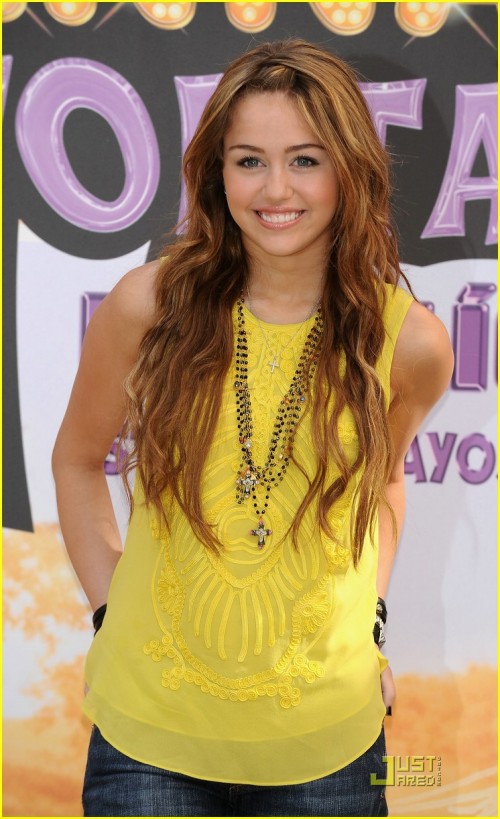 صور م.س Miley-cyrus-matthew-williamson-x-hm-yellow-top-02-500x819