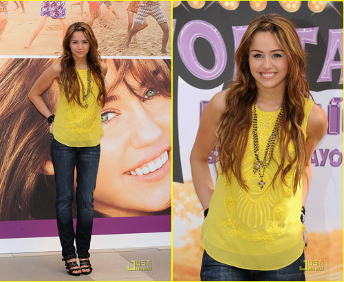 صور مايلي بالون الاصفر =) Miley-cyrus-matthew-williamson-x-hm-yellow-top-sm