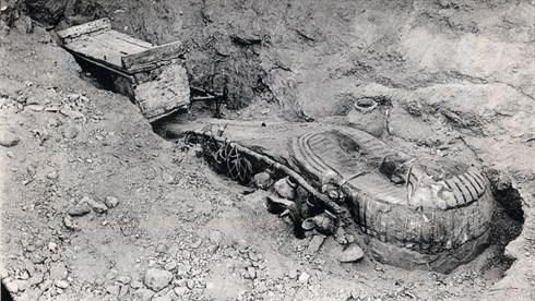 Qurna burial Discovery-1_490x276