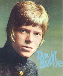 Photos de vos artistes préférés jeunes et moins jeunes - Page 3 David-bowie