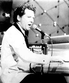 Jerry Lee Lewis drunk and intoxicated at Graceland Jerry_lee_lewis_400-sm