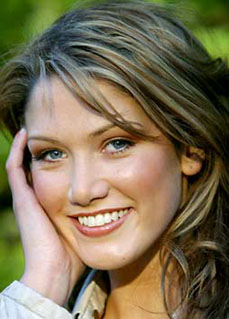 Delta goodrem : To Love someBody (Amazing love's song) Goodrem4-sized