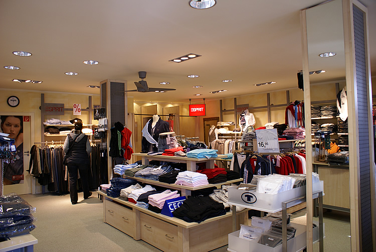 Esprit : Magasin de fringues Sf_verkaufsraum1