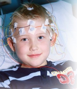 Çocuklarda ve Bebeklerde Rutin EEG | Norolojimerkezi.com %C3%87ocuk-eeg-261x300