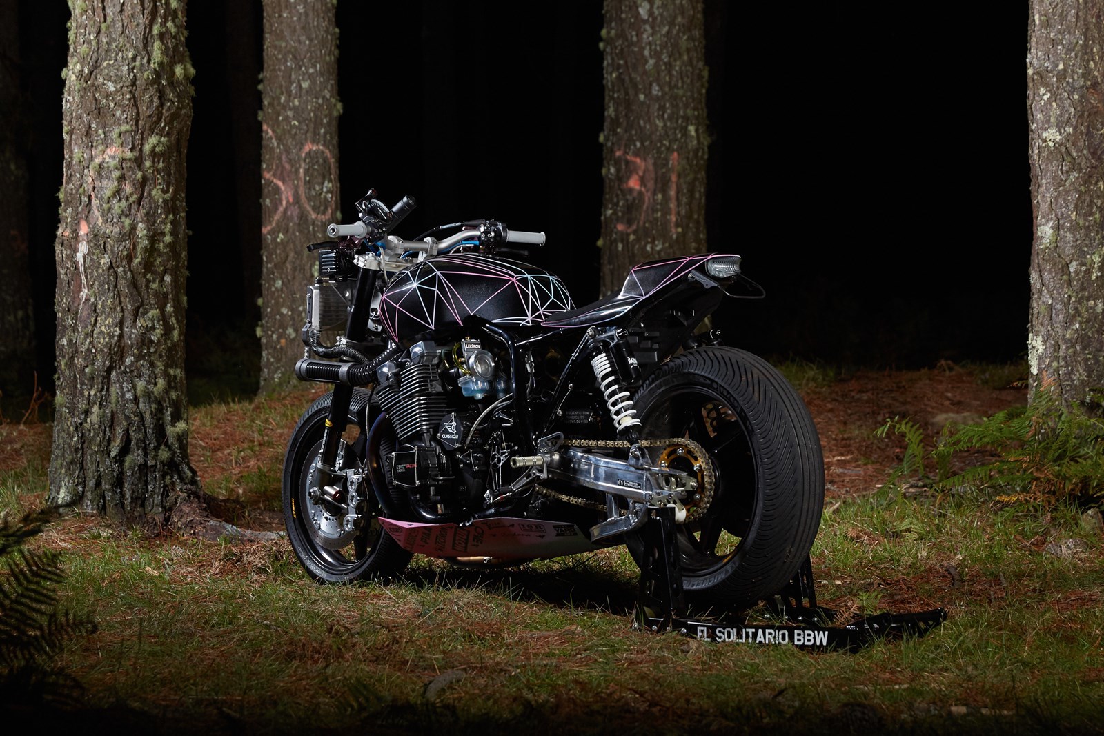 CONHEÇA A “BIG BAD WOLF”, UMA YAMAHA XJR 1300 PARA LOBISOMENS Yamaha-XJR-1300-Big-Bad-Wolf-11