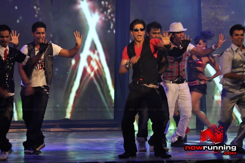 صور شاروخان  من  حفل اطلاق ألبوم  أغاني  فيلم  Ra.1 Shahrukh-Kareena-Arjun-at-Ra-One-Music-Launch-019