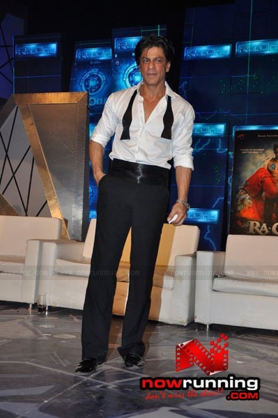 صور شاروخان  من  حفل اطلاق ألبوم  أغاني  فيلم  Ra.1 Shahrukh-Kareena-Arjun-at-Ra-One-Music-Launch-030