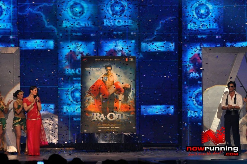 صور شاروخان  من  حفل اطلاق ألبوم  أغاني  فيلم  Ra.1 Shahrukh-Kareena-Arjun-at-Ra-One-Music-Launch-068