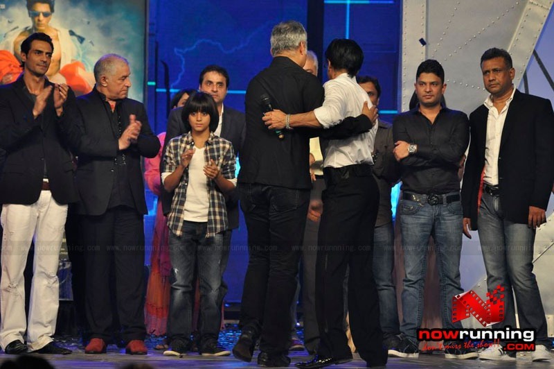 صور شاروخان  من  حفل اطلاق ألبوم  أغاني  فيلم  Ra.1 Shahrukh-Kareena-Arjun-at-Ra-One-Music-Launch-072