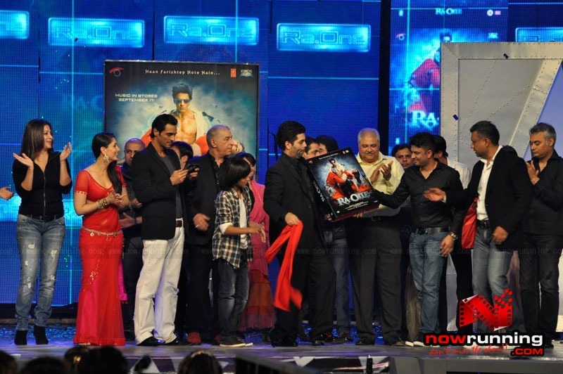 صور شاروخان  من  حفل اطلاق ألبوم  أغاني  فيلم  Ra.1 Shahrukh-Kareena-Arjun-at-Ra-One-Music-Launch-074