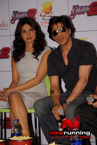 شاروخان وبرينكا فى اطلاق لعبه دون2 Shahrukh-Priyanka-unveil-Don-2-Game-31