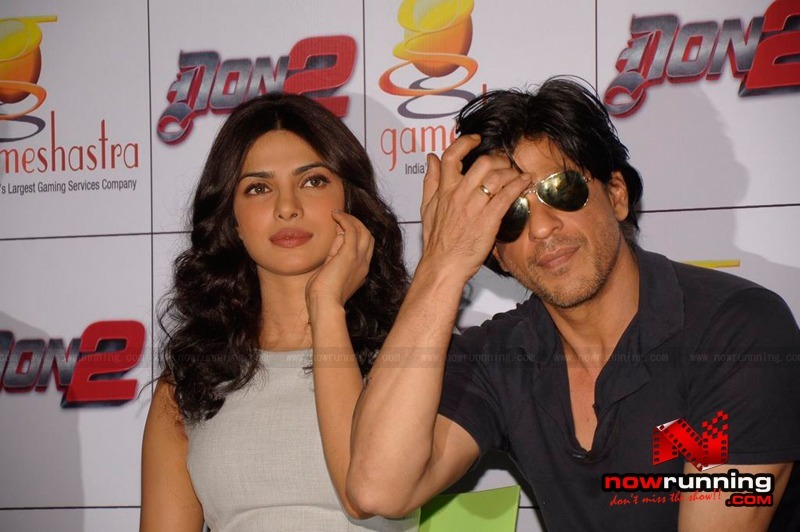 شاروخان وبرينكا فى اطلاق لعبه دون2 Shahrukh-Priyanka-unveil-Don-2-Game-32