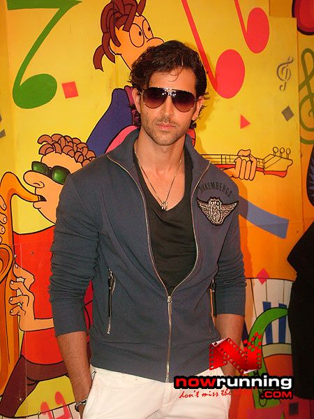 صور الوسيم الرائع ريثيك روشان Hrithik%20Roshan%20launches%20Krishh%20DVDs%2010