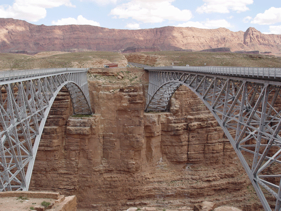 موسوعة الجسور الخيالية من جميع أنحاء العالم Navajo_Bridges_1