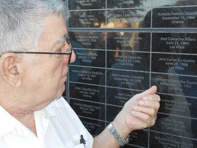 EMOTIVA INAUGURACIÓN DEL MEMORIAL CUBANO EN MIAMI  ***  Por Aldo Rosado-Tuero ALDOROSADOTFRENTEAPLACADESUAMIGONORBERTOCAMACHO