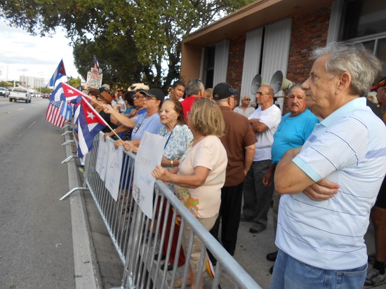 UN TRIUNFO DEL GENUINO EXILIO PROTESTA18SEPTELEXILIORESPONDIOALLLAMADODELCOMITE