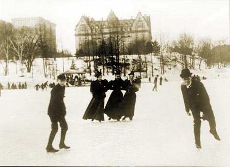 Umetničko klizanje Ice-Skating-at-72nd-Street-Lake_Central-Park