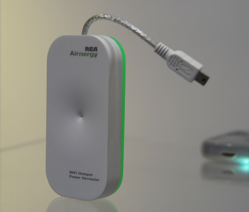 New Charger Harvests Energy from Wi-Fi Signals DSC_3385