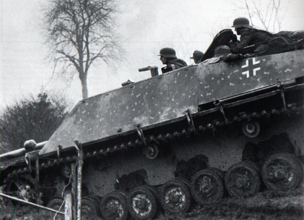 Diorama Ardennes, near Born (18.12.1944) TERMINE EnemyStrikesPoteau1