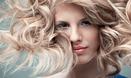 Αποκτήστε τέλεια μαλλιά με εύκολα μυστικά CurlyBlonde