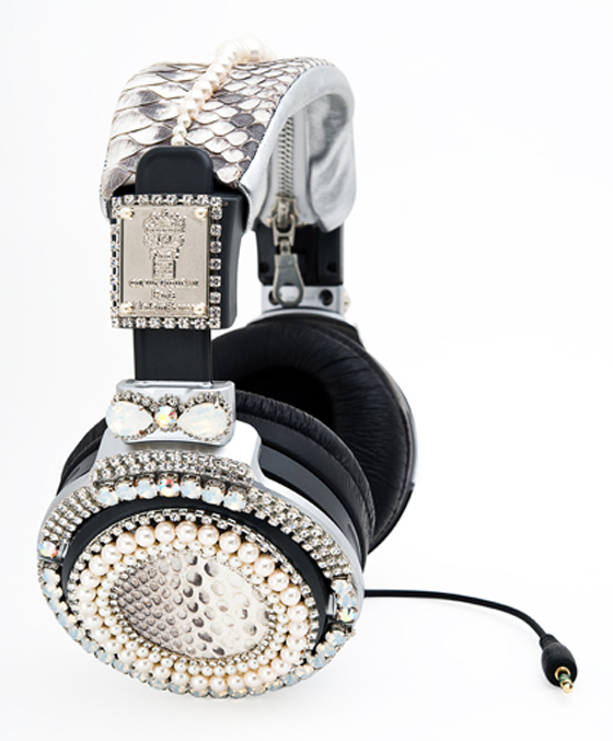 اكسسوارات  On-aura-tout-vu-collection-accessoires-ss2011-headphone-pearl-beads