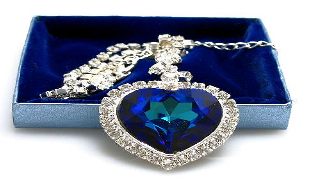 اغلى عشر مجوهرات بالعالم Heart-of-the-Ocean-Diamond-4