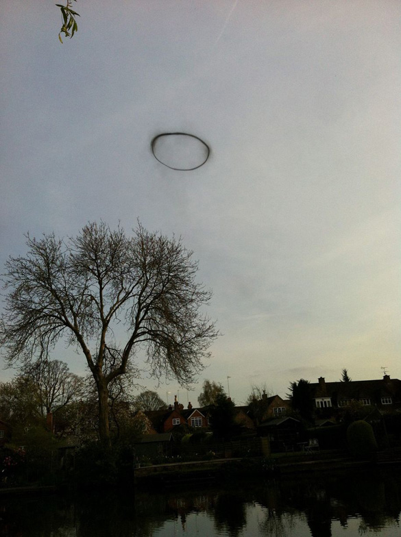 AERIAL ANOMALIES: “A Real-Life X-File” – Mysterious Black Ring UFO Seen Over Leamington Spa, Warwickshire, England; Met Office Said The Object Was Not Weather-Related?! Black-Ring-of-Lemington-Spa-UFO