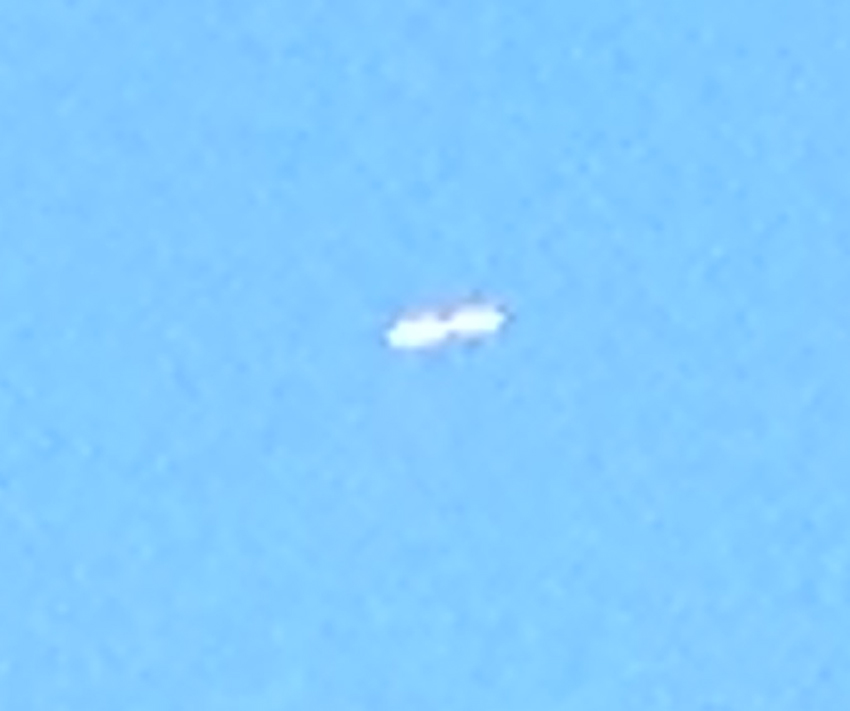 Georgia witness photographs cigar-shaped UFO Image-2-850