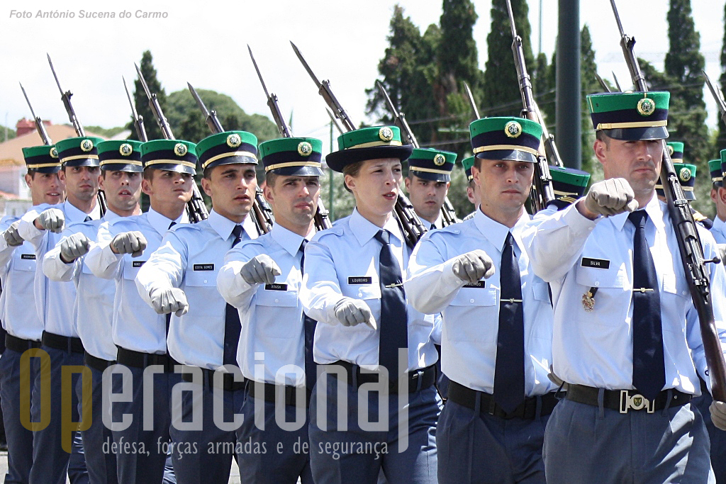 Trajes tipico do mundo  A-gnr-e-militar