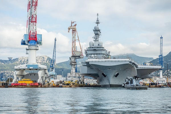 Le porte-avions Charles de Gaulle a été remis à flot Cdg-20180517