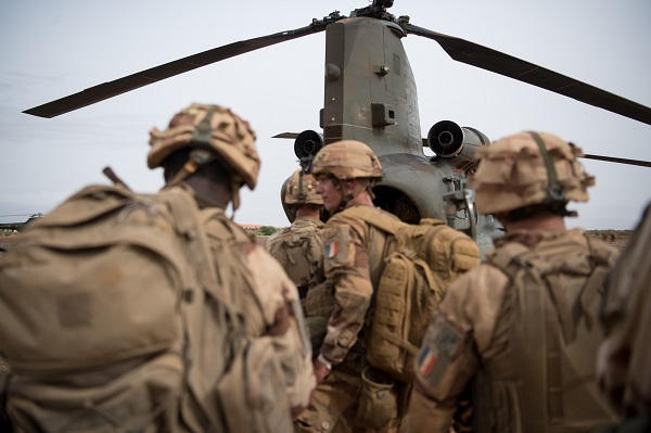 Les hélicoptères CH-47D Chinook britanniques ont déjà assuré 51 missions au profit de la force Barkhane Chinook-20181016