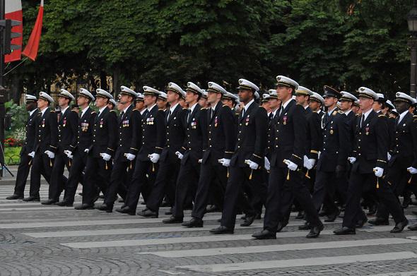 Les Armées risquent d’avoir de gros problèmes.... Defile-20140713