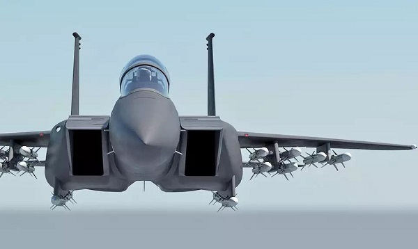 Boeing présente une nouvelle version du F-15, capable d’emporter 24 missiles air-air F15-20180722-2