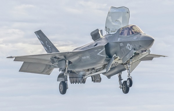 Le Pentagone suspend les livraisons de l’avion de combat F-35 à cause d’un litige avec Lockheed-Martin F35b-20170831