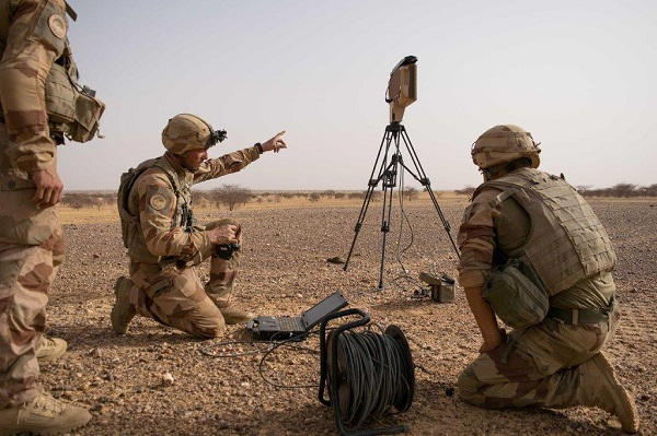 Barkhane : L’armée de Terre a déployé le nouveau radar de surveillance tactique MURIN au Sahel . Murin-20190522