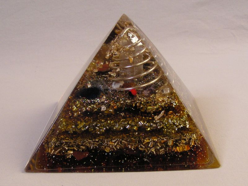 L'orgonite, filtre énergétique mysterieux Orgonite_pyr1